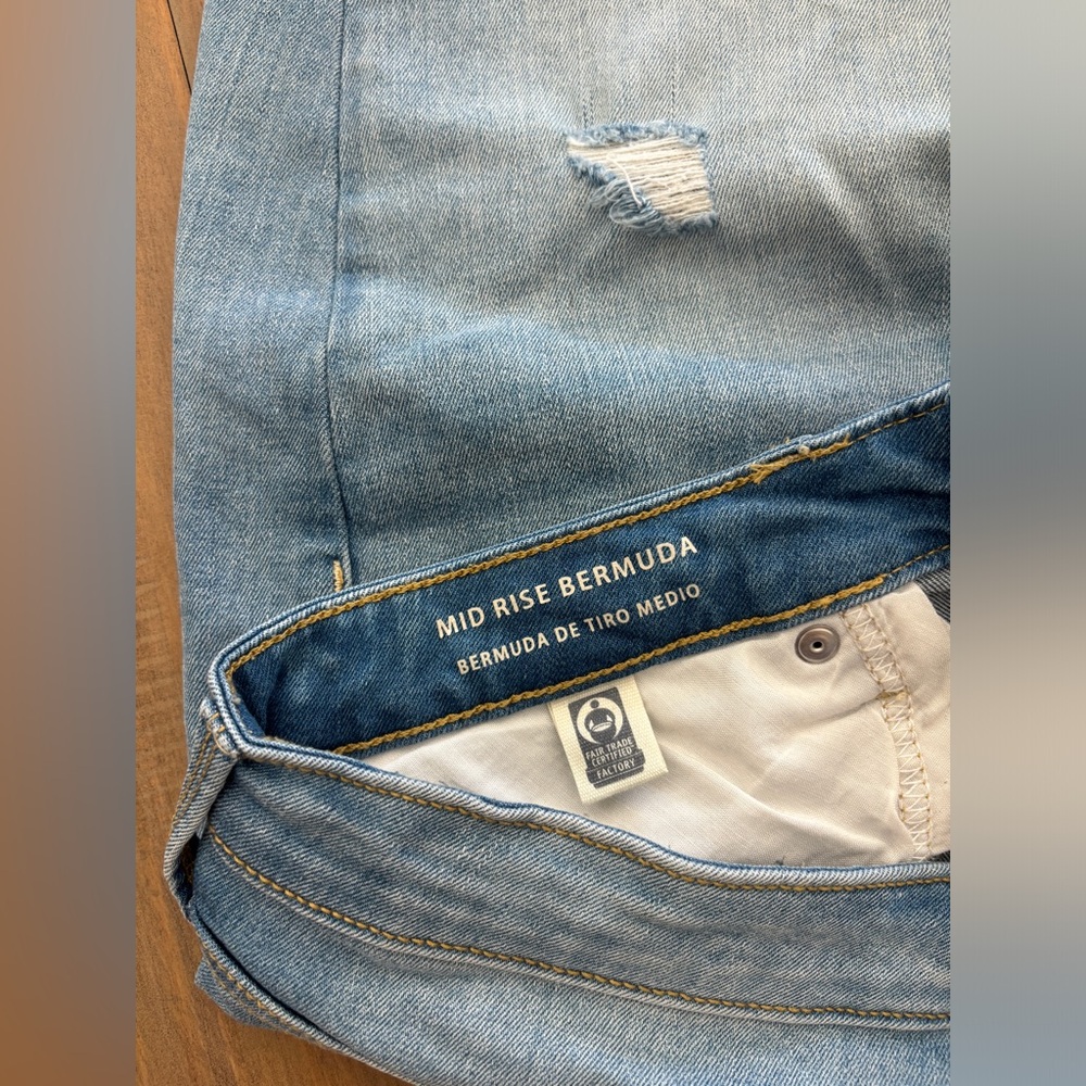 Universal thread mid Rise Bermuda Jean shorts - Picture 4 of 7